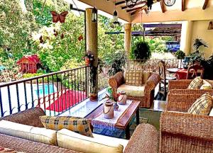 a patio with couches and a table on a balcony at Finca El Remanso La Vega in La Vega