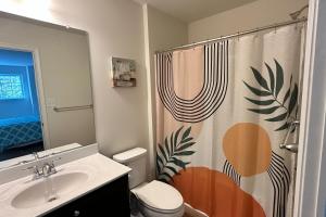 Ένα μπάνιο στο Friendship Creek --- 35039 Dundee St