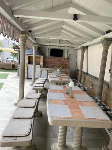 Μια τηλεόραση ή/και κέντρο ψυχαγωγίας στο Apartments Villa Bubi
