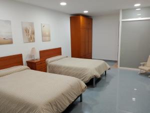 a room with three beds in a room at Apartamento Conde in Priego de Córdoba