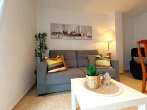 A seating area at Seabreeze Lighthouse Apartment