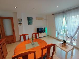 A television and/or entertainment centre at Seabreeze Lighthouse Apartment