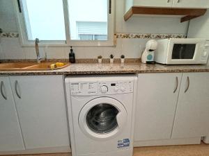 A kitchen or kitchenette at Seabreeze Lighthouse Apartment