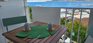 Een balkon of terras bij Studio cosy vue mer et équipé