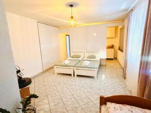 a bedroom with two beds in a room at Apartman Centar in Posušje