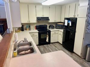 Gallery image of Secluded Au Sable River Home in Grayling +54 photos