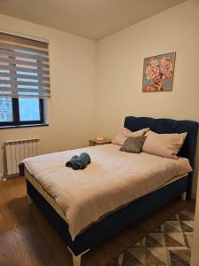 Giường trong phòng chung tại BwMils Apartment