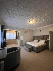 Postel nebo postele na pokoji v ubytování Streamlive Hotel and Spa + 37 fotografií