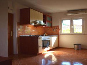 Kuchyň nebo kuchyňský kout v ubytování Apartments Mia + 36 fotografií