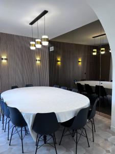 Konferenčné priestory v ubytovaní Maison de maître Les toiles à Elise + 37 fotografií