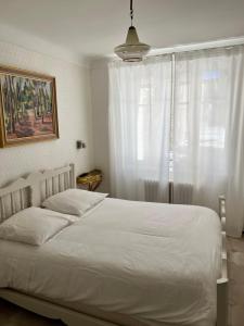 Posteľ alebo postele v izbe v ubytovaní Maison de maître Les toiles à Elise