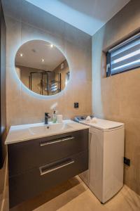 a bathroom with a sink and a mirror at Podgórski Chill in Dziwiszów