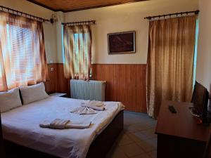 A bed or beds in a room at Anilio Rooms