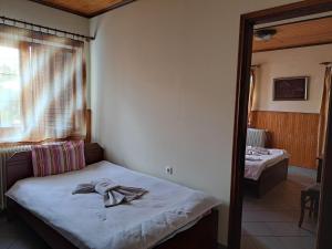 A bed or beds in a room at Anilio Rooms