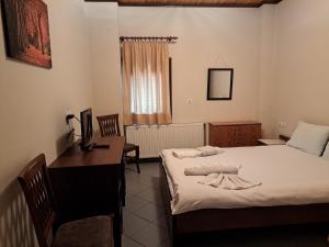A bed or beds in a room at Anilio Rooms