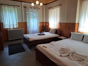 A bed or beds in a room at Anilio Rooms
