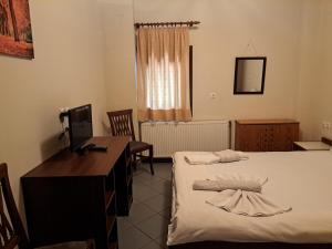 A bed or beds in a room at Anilio Rooms