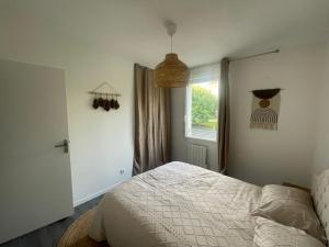 a bedroom with a bed and a window at sublime appartement in Niort