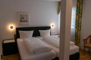 Ein Bett oder Betten in einem Zimmer der Unterkunft Hotel Klusenhof