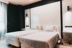 Postel nebo postele na pokoji v ubytování Hotel Málaga Nostrum Airport