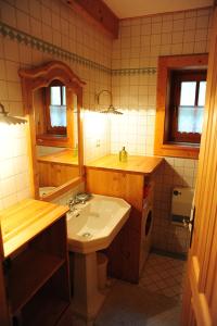 A bathroom at Landhaus Haselmoar