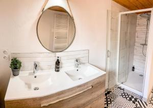 Koupelna v ubytování Résidence Le Bettex - Charmant Chalet de village à 300m des pistes MAE-8721 + 9 fotografií