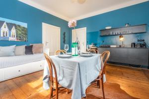 Kuchyň nebo kuchyňský kout v ubytování Villa 100 und 10 - 4 stilvolle City-Apartments