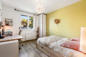 Ảnh trong thư viện ảnh của "La scandinave" SPA et jardin luxuriant ở Cers