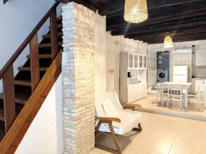 Posezení v ubytování Kalma - at the picturesque Via Stretta + 8 fotografií