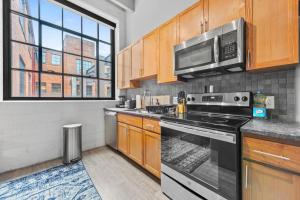 Gallery image of 205- DT Huge Loft Parking Fast Wi-Fi Sofa Bed in Cleveland +13 photos