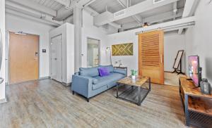 Afbeelding uit fotogalerij van 305-Rustic Chic Luxe Hideaway Cafe Wi-Fi Parking in Cleveland +18 foto's