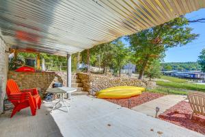 Fotografie z fotogalerie ubytování Waterfront Home in Gravois Mills with Deck and Beach v destinaci Gravois Mills