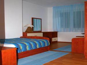 Tempat tidur dalam kamar di Apartments Mia