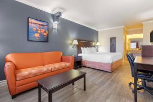 Postel nebo postele na pokoji v ubytování Best Western Anthony/West El Paso