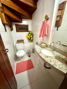 a bathroom with a sink and a toilet in it at Casa aconchegante em Lençóis in Lençóis +7 photos