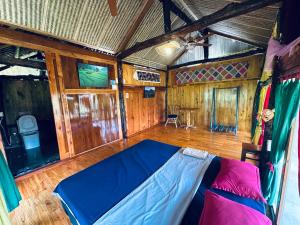 Μια τηλεόραση ή/και κέντρο ψυχαγωγίας στο Xoi Farmstay - A Home Farm in Lam Thuong valley - North Vietnam