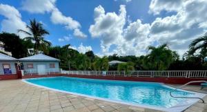 Басейн в или близо до Appartement piscine et vue mer
