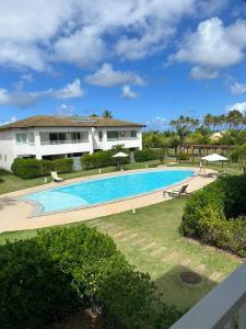 Bazén v ubytování Apartamento 03 suítes - Tree Bies Beach Resort - Praia de Subaúma nebo v jeho okolí