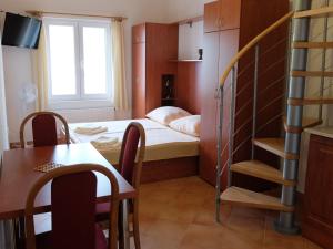 Postel nebo postele na pokoji v ubytování Apartments Sunce