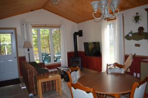 TV a/nebo společenská místnost v ubytování Chalet Esmeralda + 13 fotografií