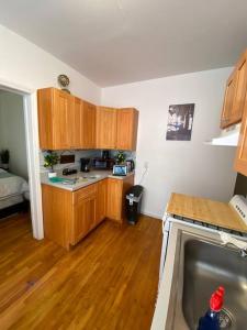 Kuchyň nebo kuchyňský kout v ubytování Comfy Getaway Private Apt-Studio