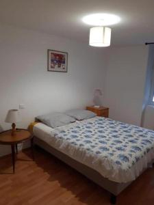 Postel nebo postele na pokoji v ubytování hébergement fermée