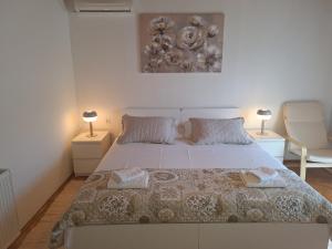 Ein Bett oder Betten in einem Zimmer der Unterkunft Holiday house with a parking space Svirce, Hvar - 17682