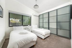 Postel nebo postele na pokoji v ubytování Lovely 3 Bedroom Home In Ainslie ACT