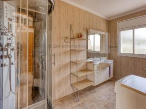 Koupelna v ubytování Holiday Home El Vendrell near Beach