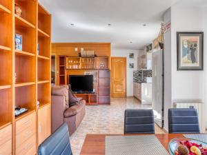 TV a/nebo společenská místnost v ubytování Holiday Home El Vendrell near Beach