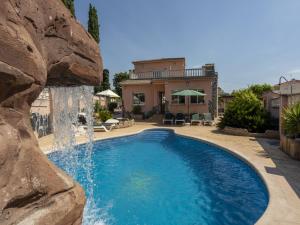 Bazén v ubytování Holiday Home El Vendrell near Beach nebo v jeho okolí