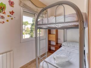 Postel nebo postele na pokoji v ubytování Holiday Home El Vendrell near Beach + 32 fotografií