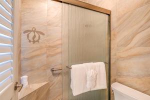 KBM Resorts FREE CAR Napili Point Ocean view 2-Bedroom Condo Includes Beach Gear Kids Amenities NAP-C37的一间浴室