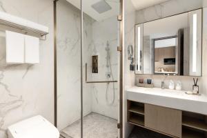 Bilik mandi di Somerset QPlex Shenzhen
